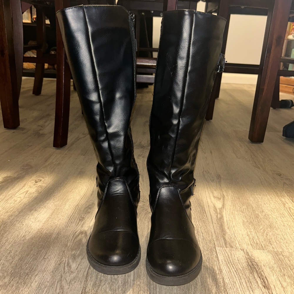 Women's Black Knee-High Boots
